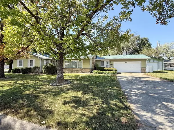 El Dorado Springs, MO 64744,212 Maple DR