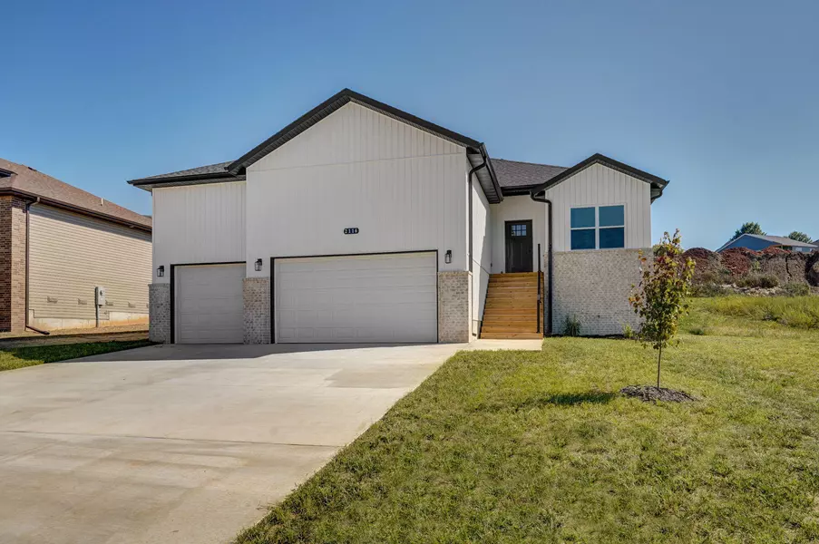 2116 N Bradbury LN, Ozark, MO 65721