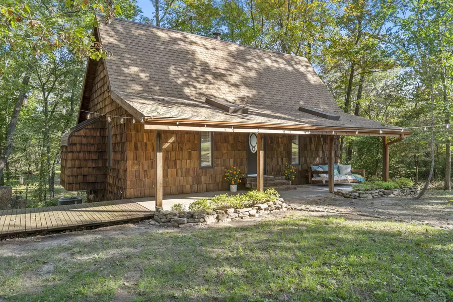 927 S Farm Road 197, Springfield, MO 65809