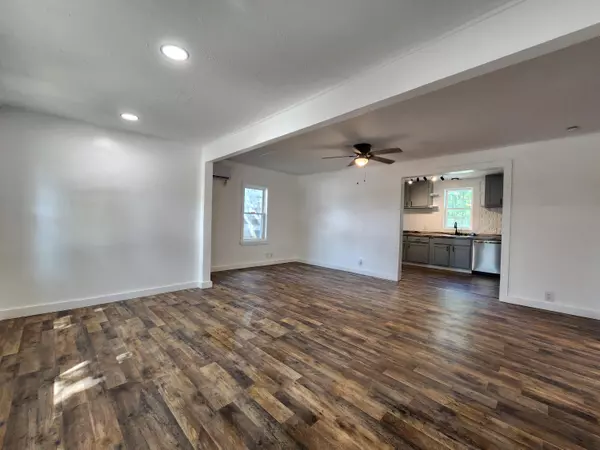 506 S Griffith AVE, Aurora, MO 65605