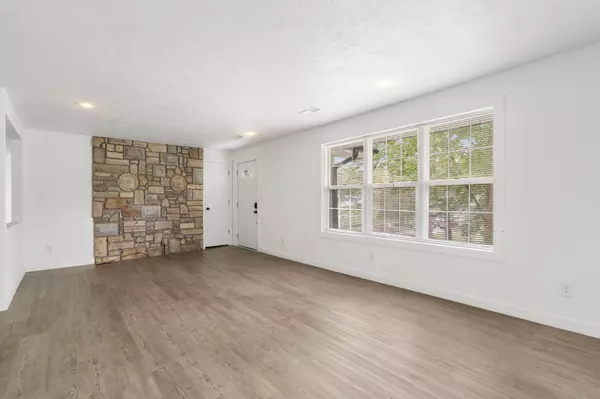 Ozark, MO 65721,905 S 3rd AVE