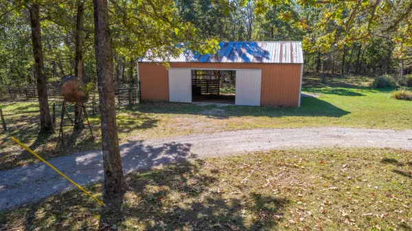 Conway, MO 65632,800 Country Trails RD