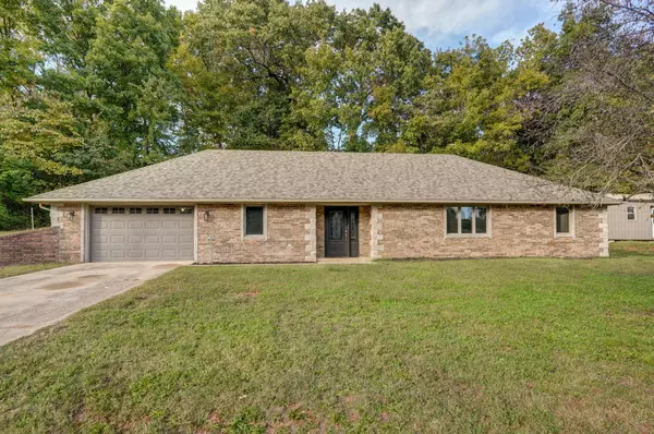34 Sunset ST, Cassville, MO 65625