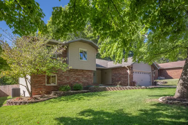 4033 S Belvedere CT, Springfield, MO 65807