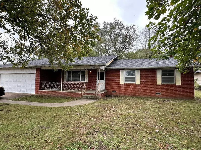 1320 Belle Air PL, Carthage, MO 64836