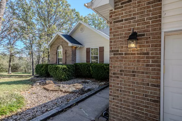 Bolivar, MO 65613,1142 E 405th RD