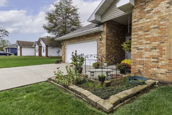 Buffalo, MO 65622,421 N Holly DR