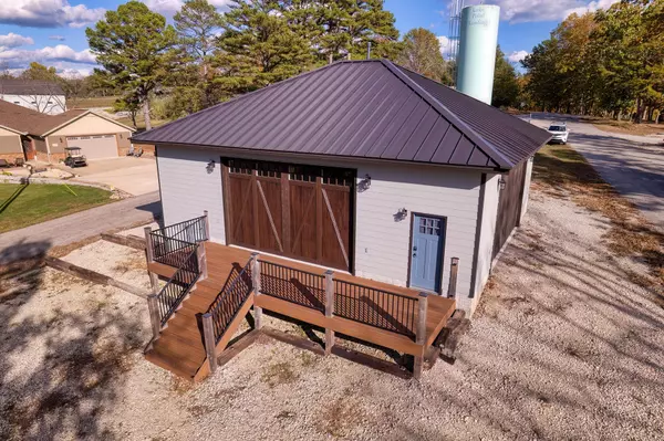 Golden, MO 65658,22073 Landing CIR