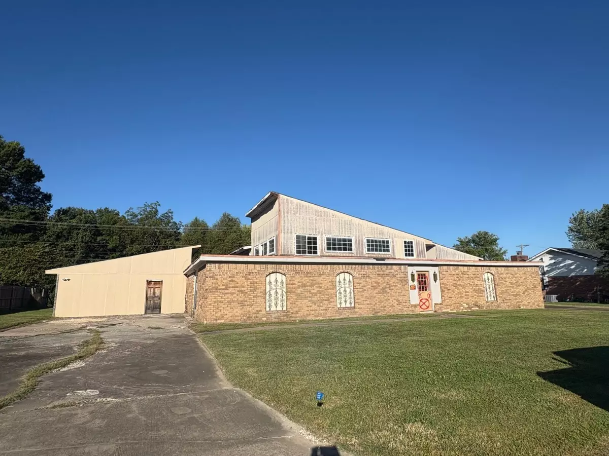 Miami, OK 74354,2216 M ST