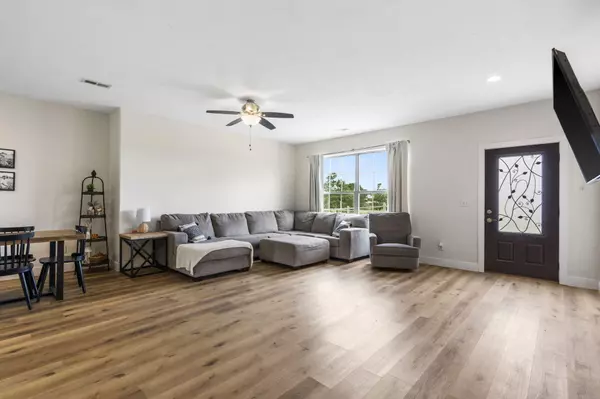 Clever, MO 65631,1981 Robinson RD