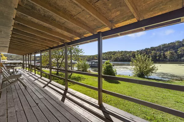 425 Edgewater Beach CIR, Forsyth, MO 65653