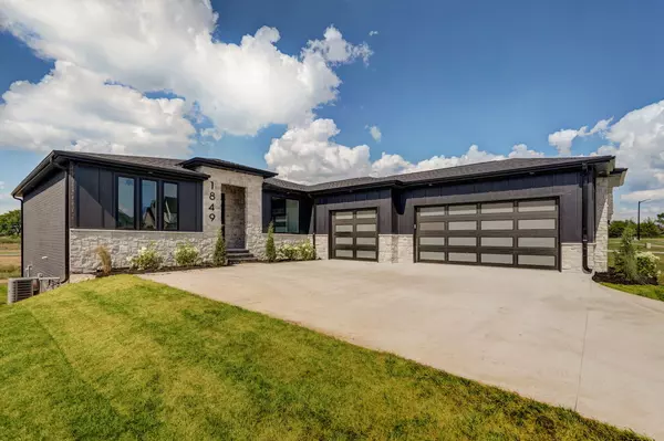 1849 E Cobblestone DR, Ozark, MO 65721