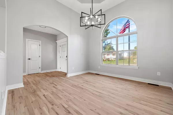 Republic, MO 65738,526 E Miller RD