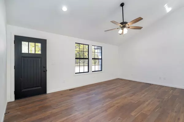 Mt Vernon, MO 65712,212 W South ST