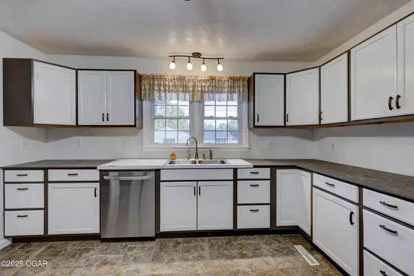 Carthage, MO 64836,421 E 14th ST