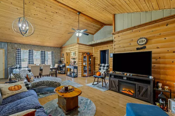 Marshfield, MO 65706,93 Sequoia DR