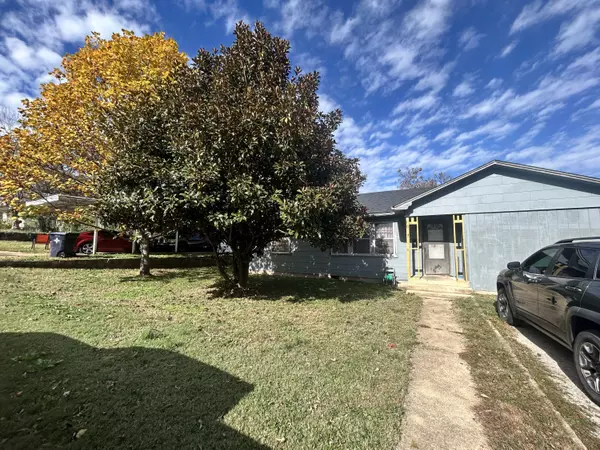 1037 W 3rd ST, West Plains, MO 65775