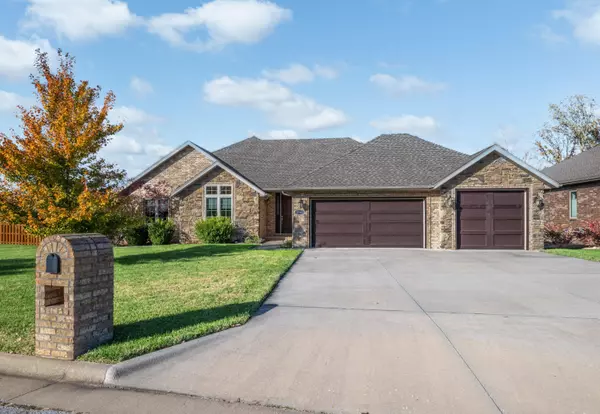 2263 S Lexus AVE, Springfield, MO 65807