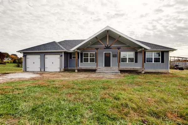 832 Mt. Carmel RD, Clever, MO 65631