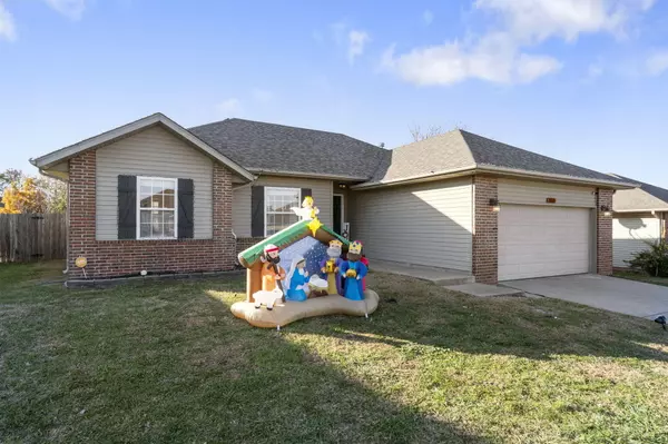 327 S Red AVE, Springfield, MO 65802