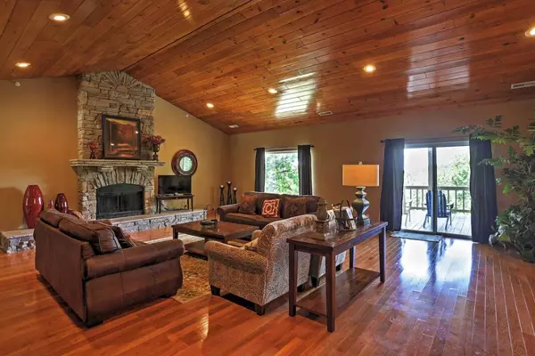 Branson, MO 65616,290 Lone Pine RD