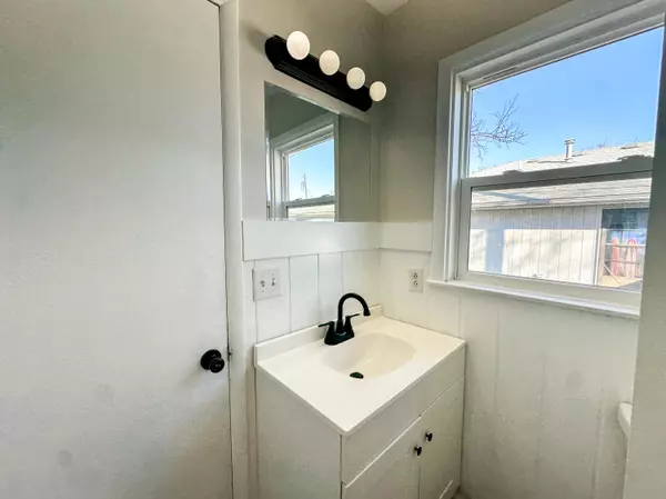 2722 W Harrison ST, Springfield, MO 65802