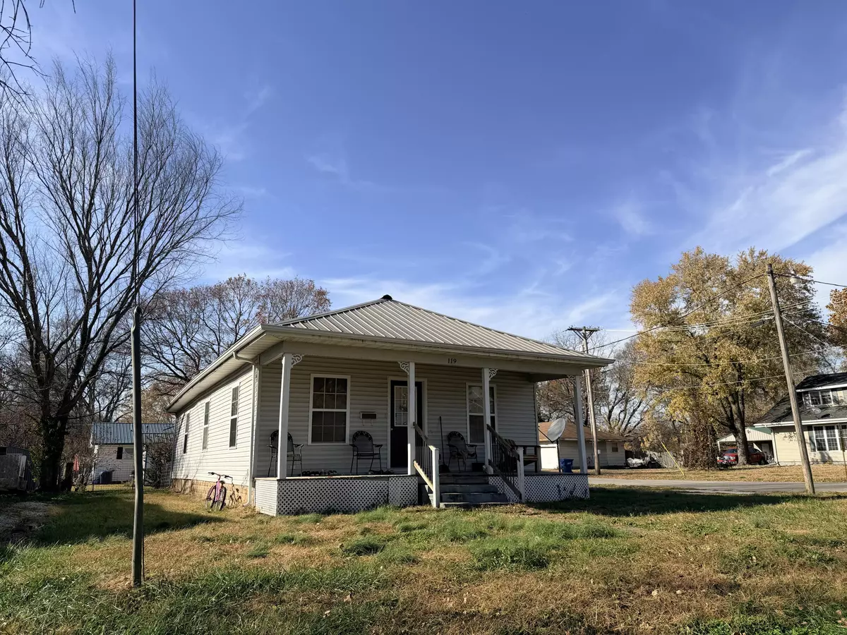 Greenfield, MO 65661,119 N Main ST