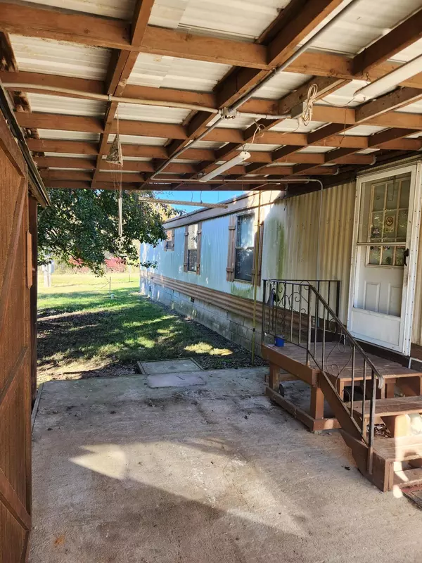 Highlandville, MO 65669,949 945 Ellingsworth LN