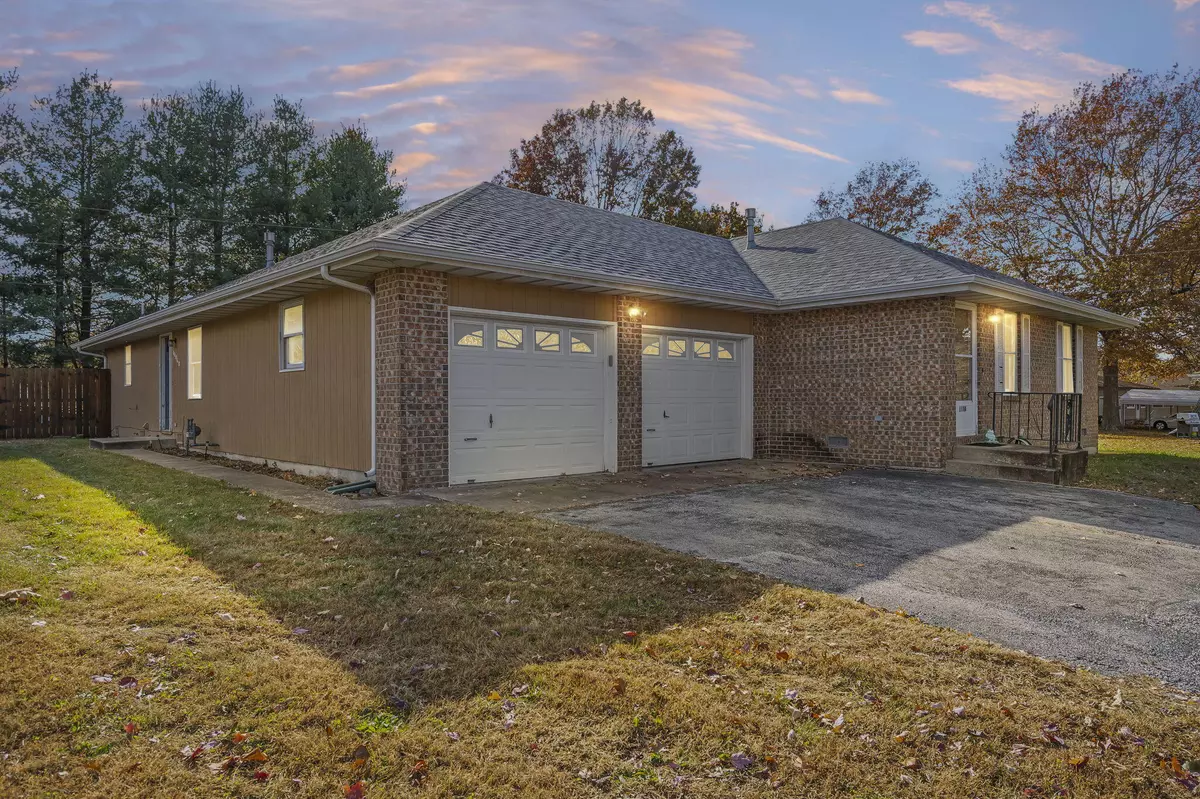 Aurora, MO 65605,1006 Baretta Court