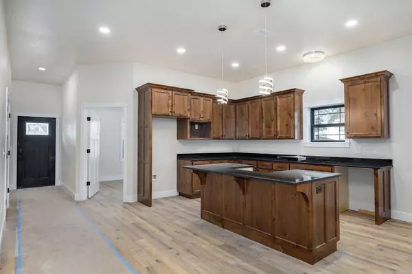 Mt Vernon, MO 65712,718 S Hickory ST