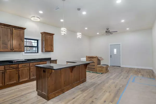 Mt Vernon, MO 65712,718 S Hickory ST