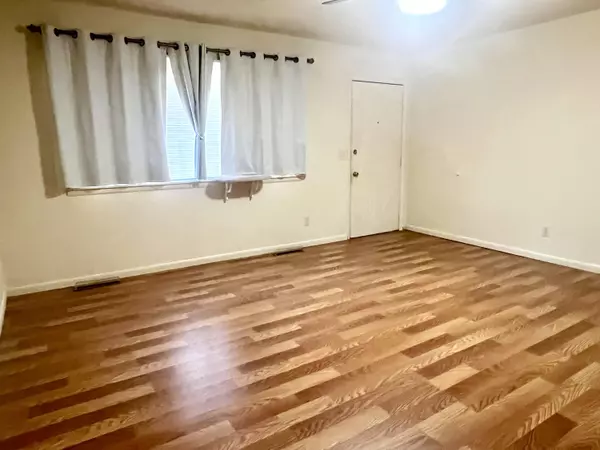 Aurora, MO 65605,923 Rosemary ST