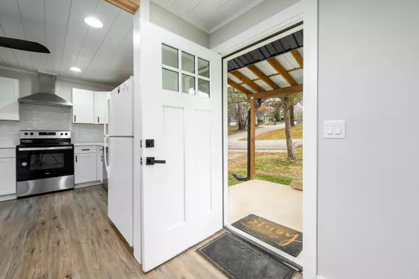 Ozark, MO 65721,605 E Oak ST