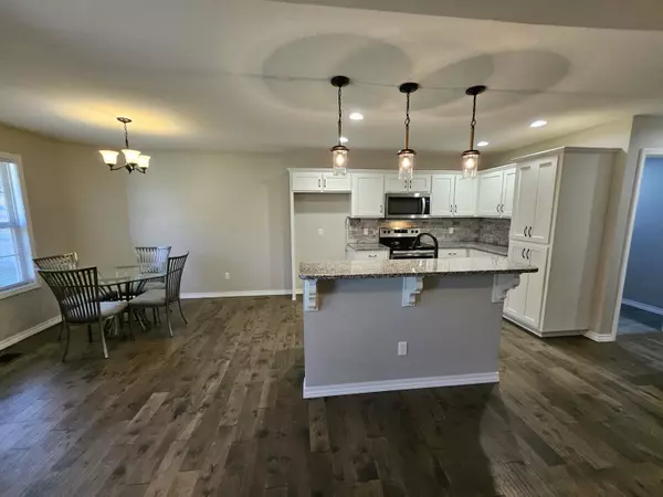 Monett, MO 65708,1103 Amanda AVE