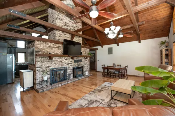 Galena, MO 65656,1506 Meadowview RD