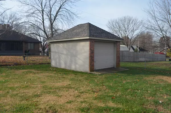 Nixa, MO 65714,806 W Honeysuckle LN