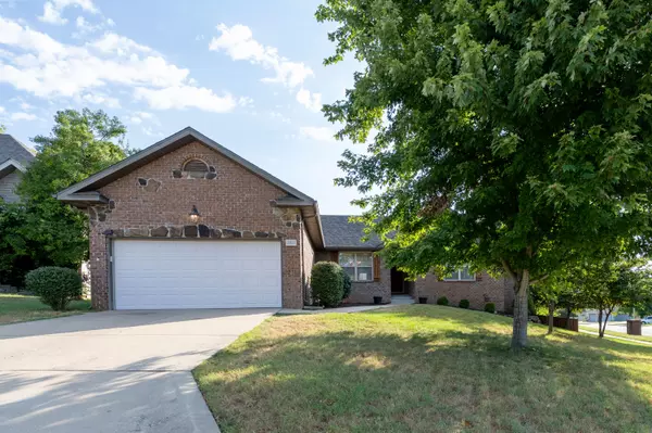 2021 W Melbourne CT, Springfield, MO 65810
