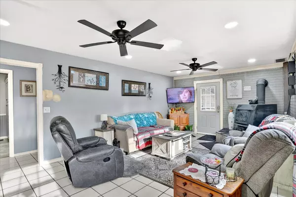 Aurora, MO 65605,6535 Farm Road 1245