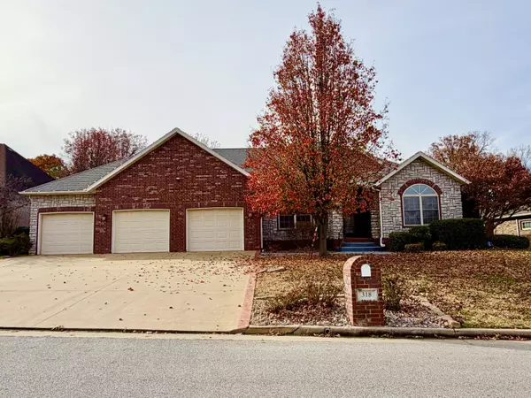 318 Fox Fire CT, Joplin, MO 64801