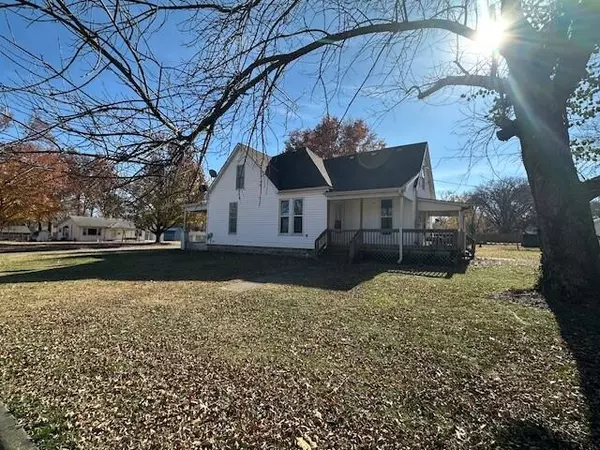 939 N Lynn ST, Nevada, MO 64772