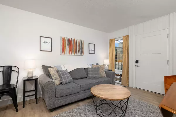 Branson, MO 65616,403 Veterans BLVD #C-3