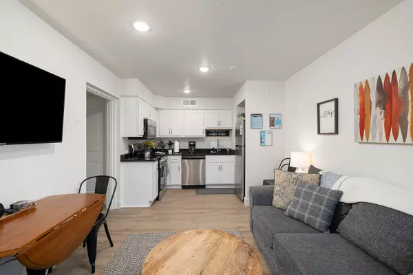 Branson, MO 65616,403 Veterans BLVD #C-3