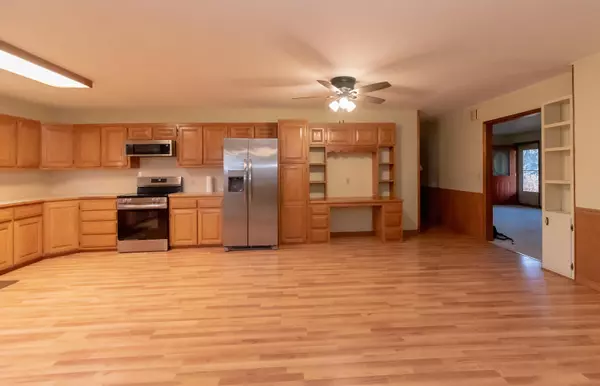 Monett, MO 65708,327 N Cedarbrook DR