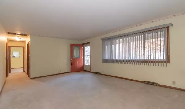 Monett, MO 65708,327 N Cedarbrook DR