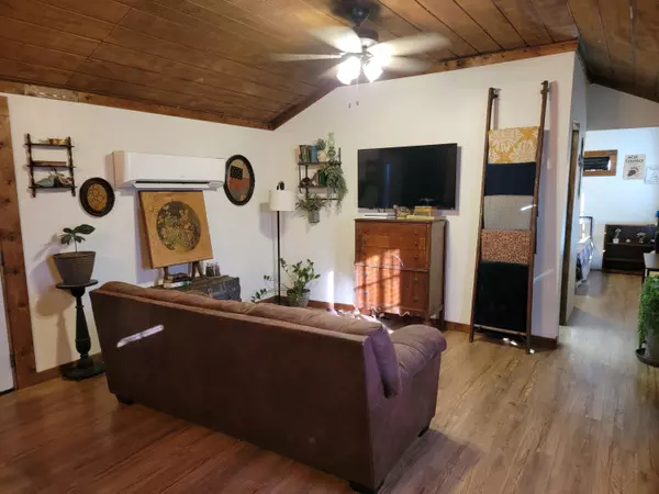 Aurora, MO 65605,17196 Farm Road 2030