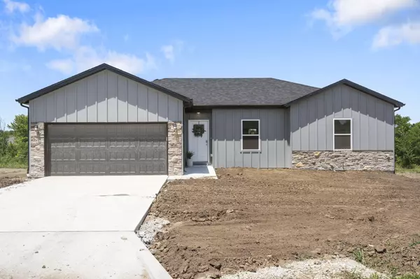 655 E Forest ST, Bolivar, MO 65613