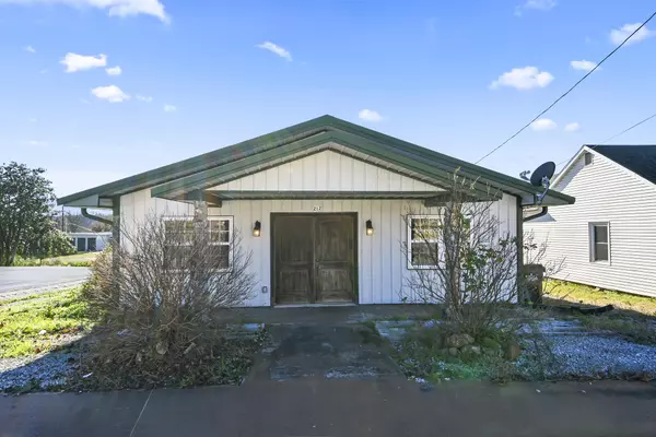 212 E Washington AVE, Pierce City, MO 65723