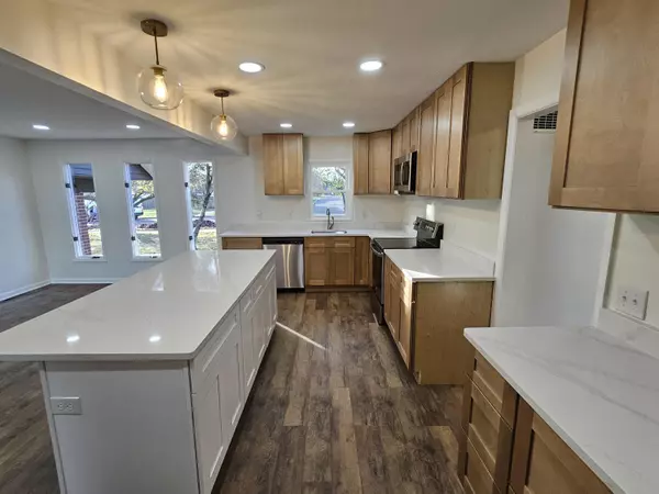 Monett, MO 65708,1011 3rd ST