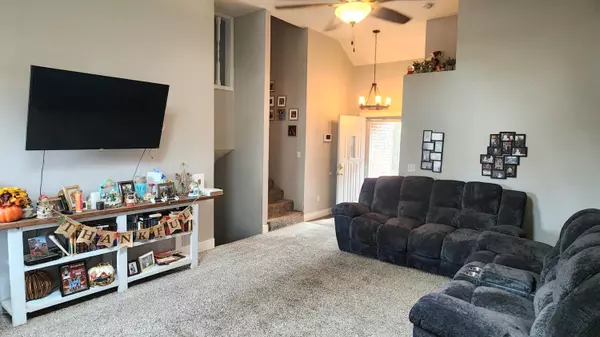 Aurora, MO 65605,1019 E Daniels ST