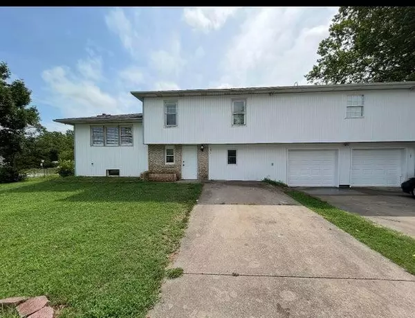 101 Cambridge DR #A/B, Carl Junction, MO 64834